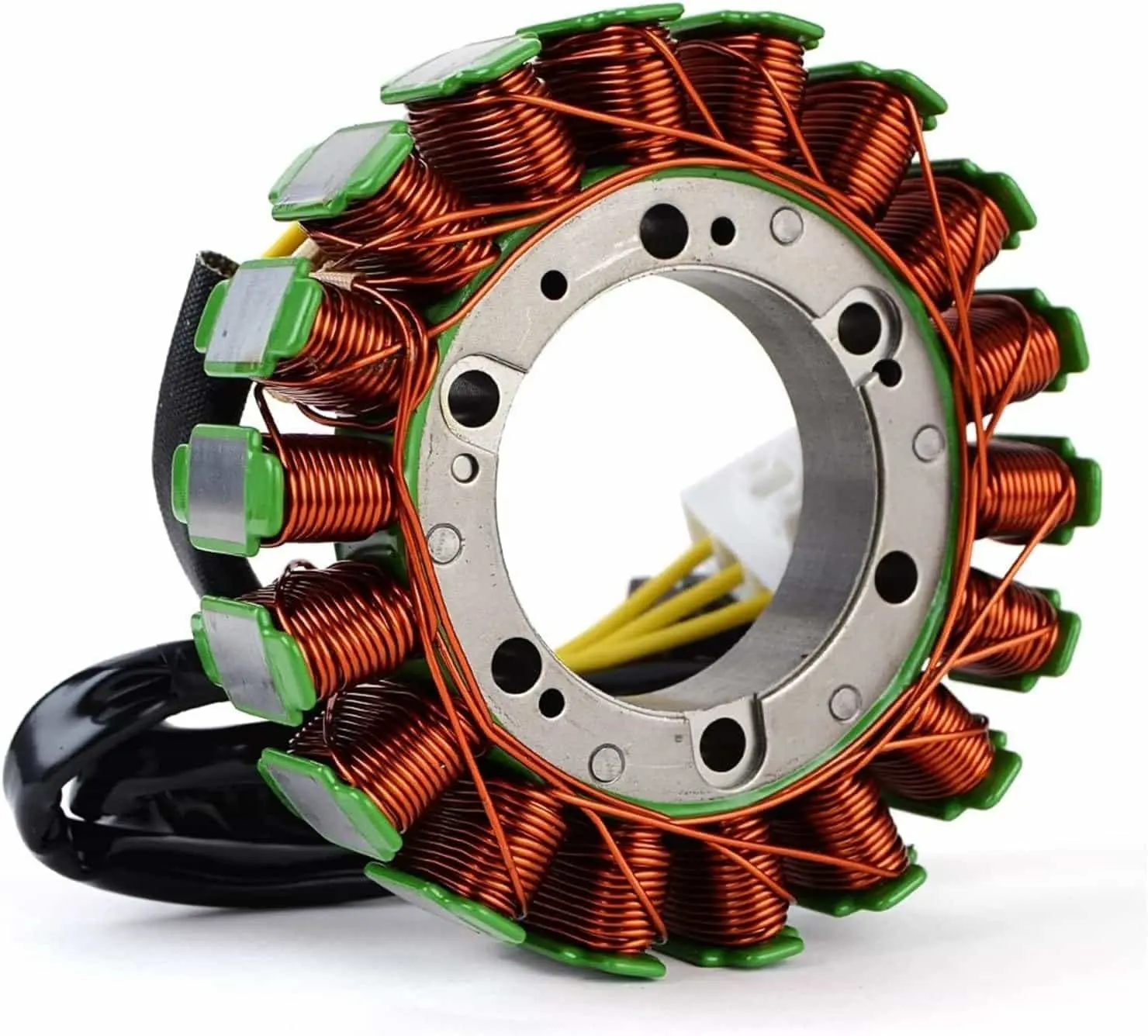 Крупный план статора двигателя с проводами, показывающий, как работает катушка генератора.