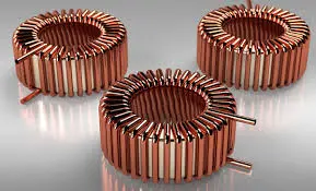 灰色表面上的三個銅線圈線圈跨度係數解釋