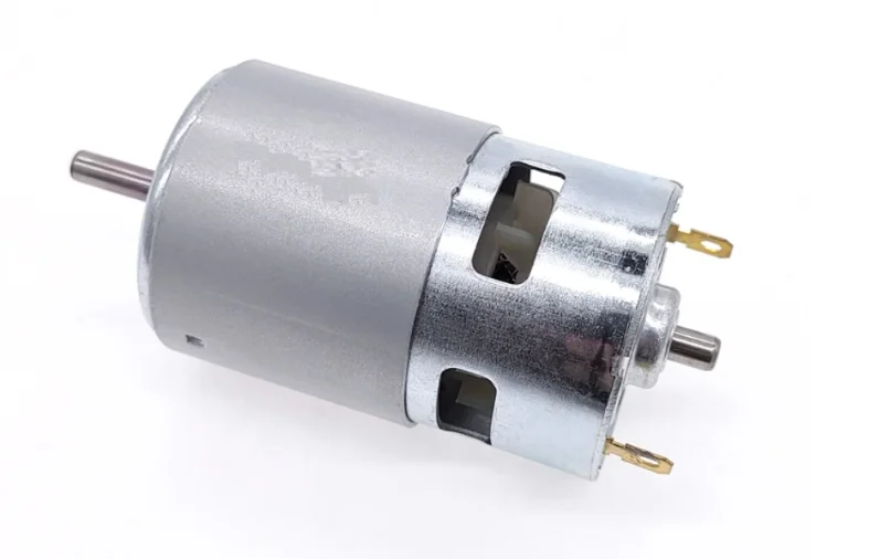Компактный двигатель постоянного тока с металлическим корпусом и видимыми клеммными разъемами