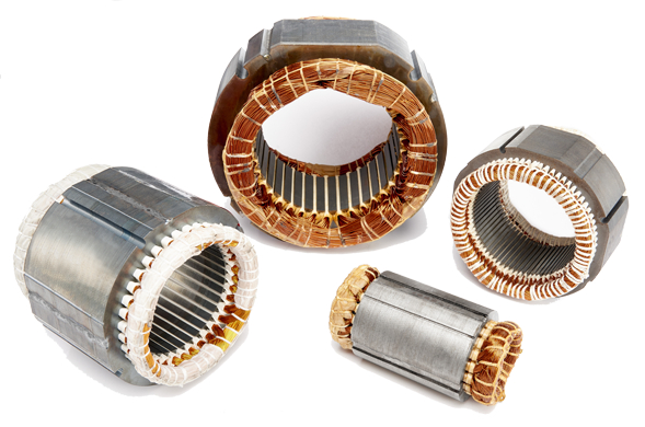 Различные компоненты статоров в двигателях переменного тока отображаются по отдельности