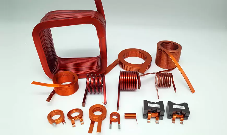 Varie configurazioni di filo di rame che dimostrano metodi per avvolgere la bobina