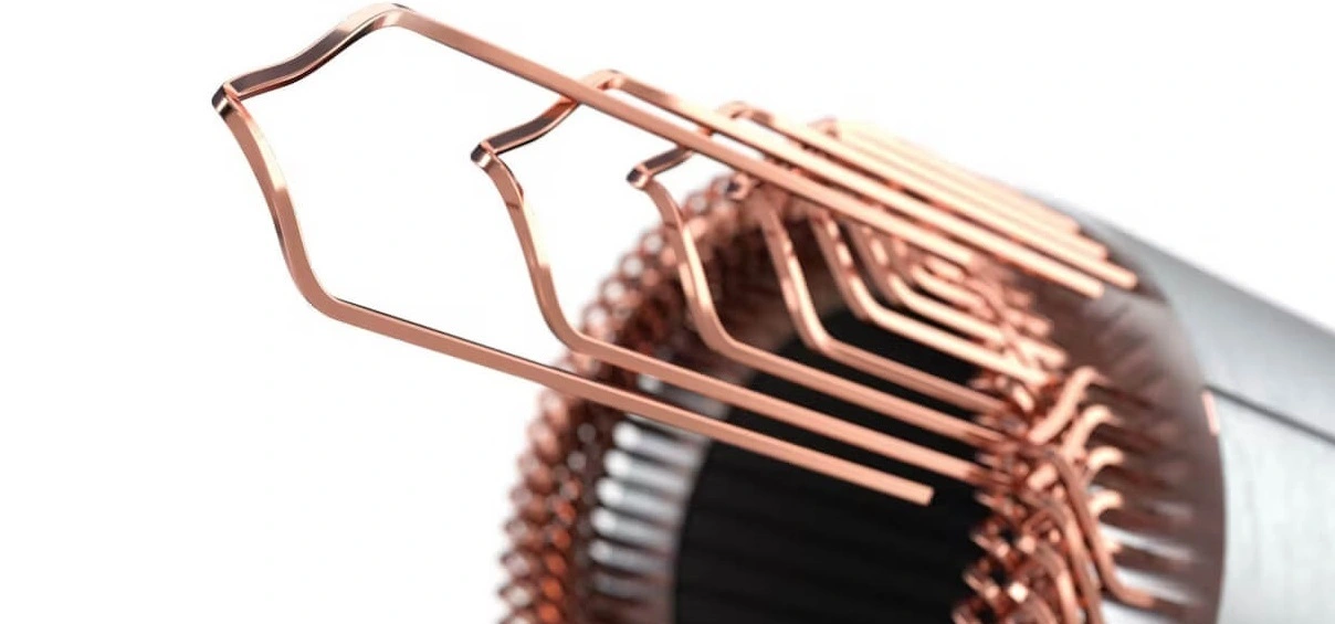 組裝中的銅發針馬達繞組特寫