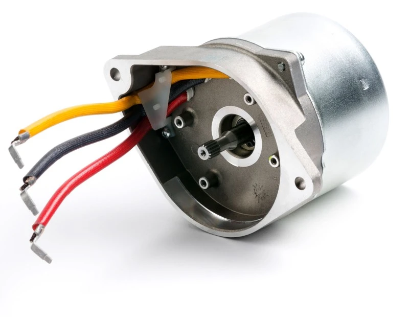 緊湊型電機，配有用於操作的電線