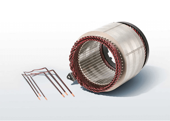 Motore con avvolgimenti a forcella e fili di rame