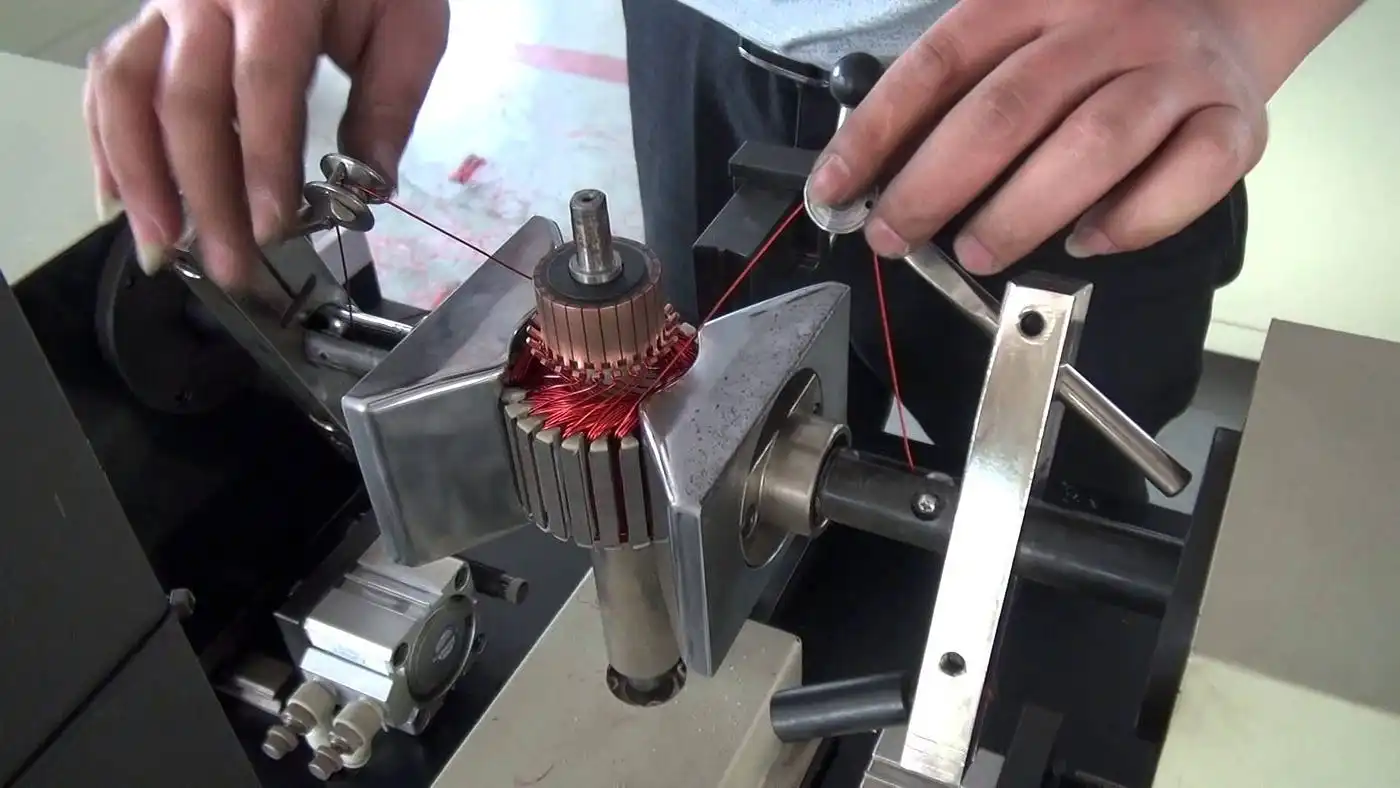 電樞槽上的電樞繞組銅線