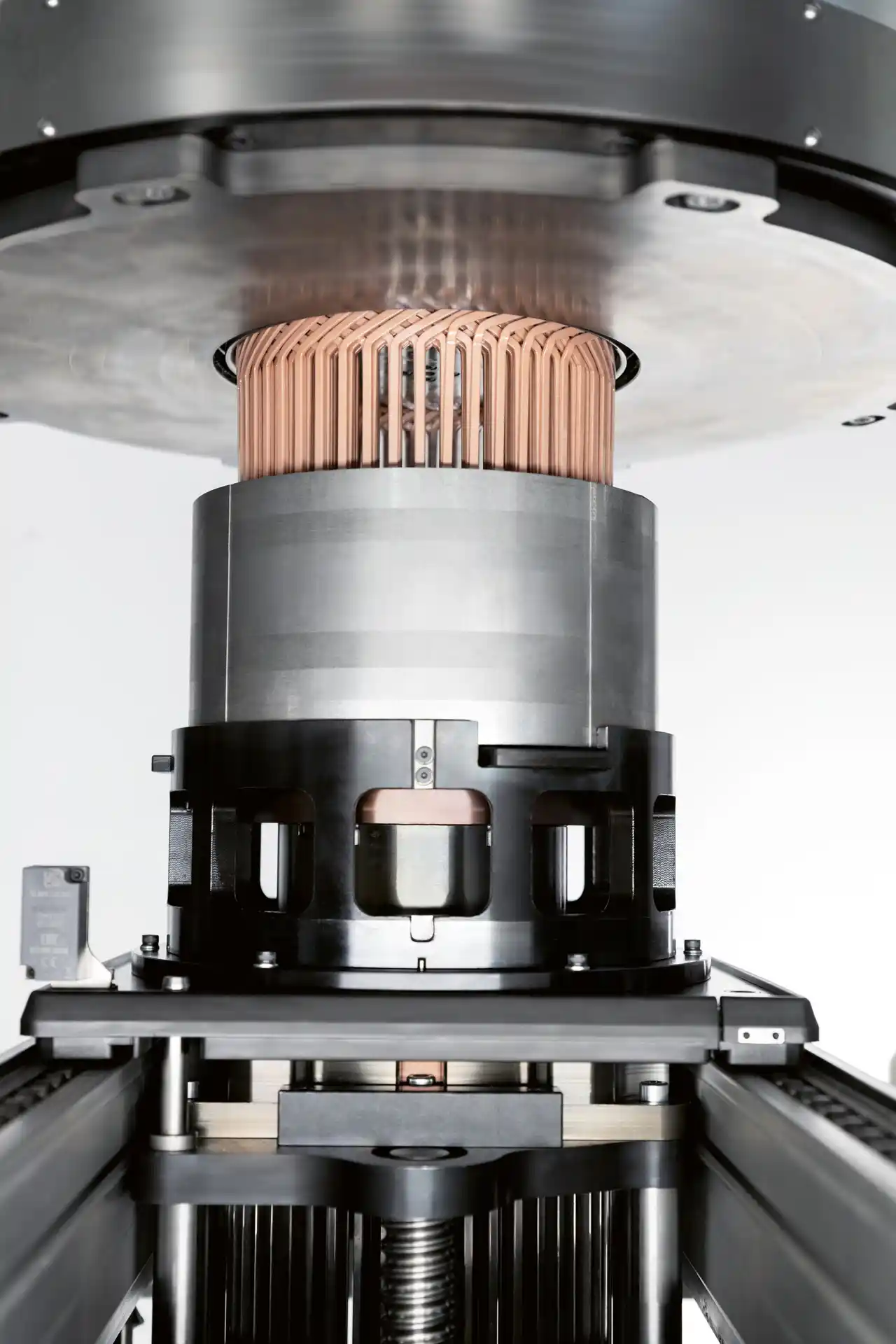 Macchina automatizzata per la formatura di bobine di statori a forcina