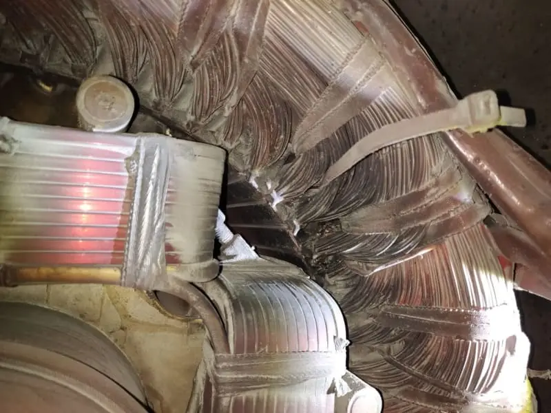 Beschädigte Statorwicklung mit sichtbarem Isolationsverschleiß